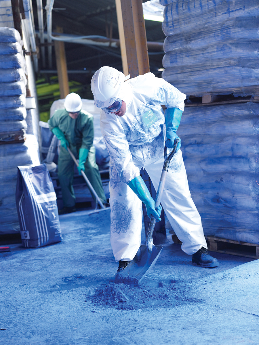 WH20B-00111-04 | Microgard White Coverall, L | RS