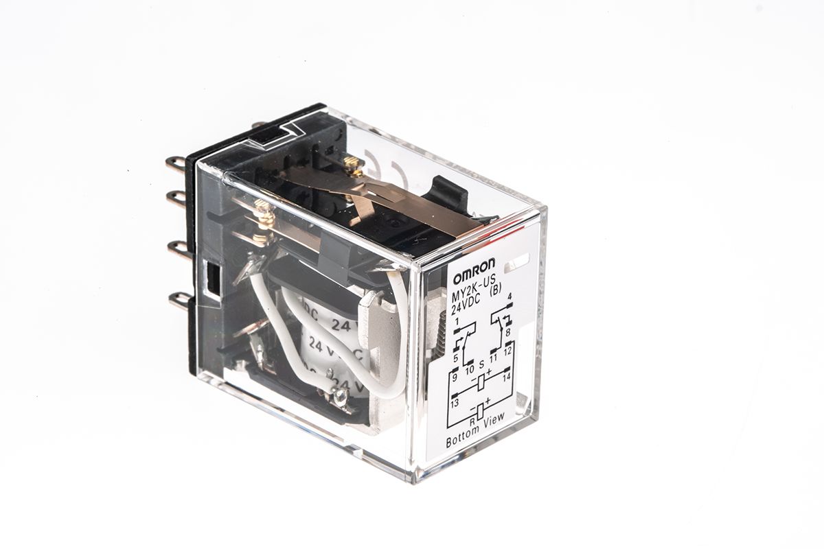 Omron Plug In Latching Power Relay, 24V dc Coil, 3A Switching Current, DPDT