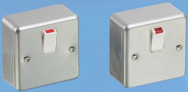 MK Electric Metalclad Lichtschalter, Oberfläche-Montage IP 2X, 2-polig, 1-teilig 20A, 250V Silber