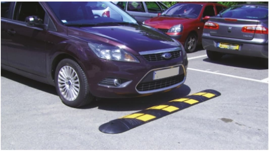 RS PRO High Visibility Rubber Speed Bump, 1.83 m x 300mm x 55 mm, 30km/h Speed Limit
