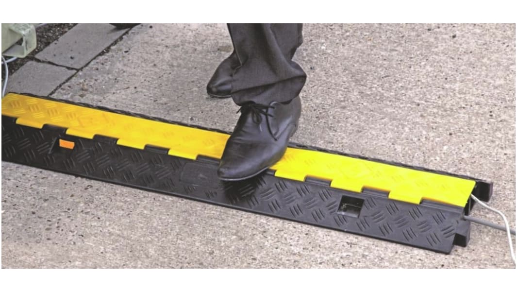 Protège câble RS PRO, Ø interne: 25mm, long. 1m, Caoutchouc Noir/Jaune