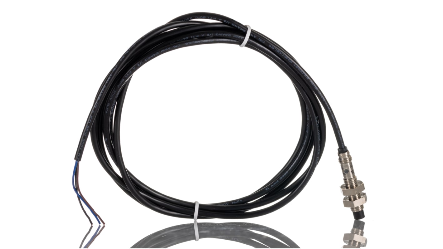 Sensore di prossimità Cilindro filettato RS PRO, M8, rilevamento 2,5 mm, 10 → 30 V c.c.