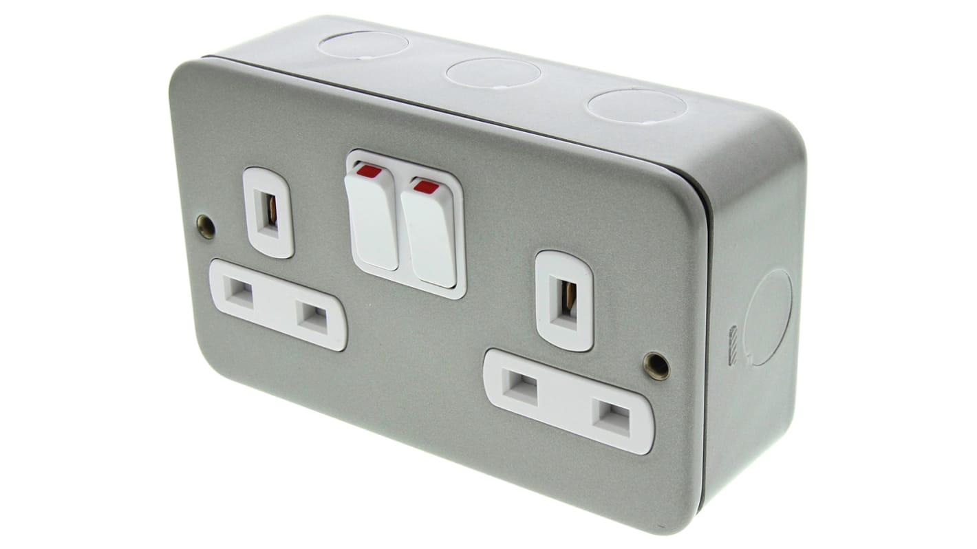 Deta Metalclad 2 Gang Electrical Socket, 2 Poles, 13A, Type G - British, Indoor Use