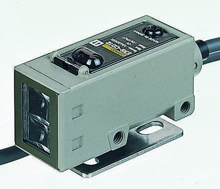 Omron E3S Kubisch Optischer Sensor, Diffus, Bereich 2 M, PNP Ausgang, Anschlusskabel