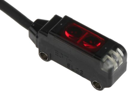 Omron E3T Kubisch Optischer Sensor, Reflektierend, Bereich 5 Mm → 30 Mm, PNP Ausgang, Anschlusskabel