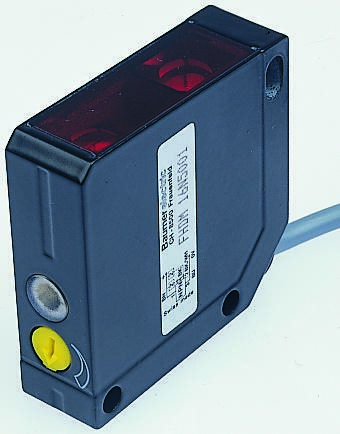 Baumer FPDM 16P Kubisch Optischer Sensor, Reflektierend, Bereich 7,3 M, PNP Ausgang, Anschlusskabel