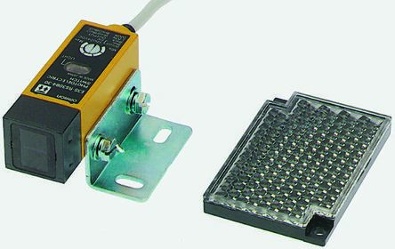 Omron E3S Kubisch Optischer Sensor, Reflektierend, Bereich 300 Mm, NPN Ausgang, Anschlusskabel