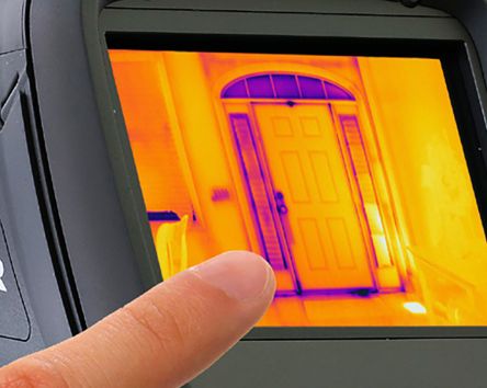 Thermal imaging camera in use