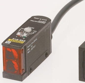 Omron E3S Kubisch Optischer Sensor, Reflektierend, Bereich 100 Mm → 300 Mm, NPN Ausgang, Anschlusskabel