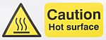 Señal de advertencia con pictograma: Peligro por superficie caliente, texto en: Inglés "Caution Hot Surface",