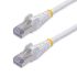 Cable Ethernet Cat8 S/FTP StarTech.com de color Blanco, long. 15m, funda de LSZH, Baja emisión de humos y libre de